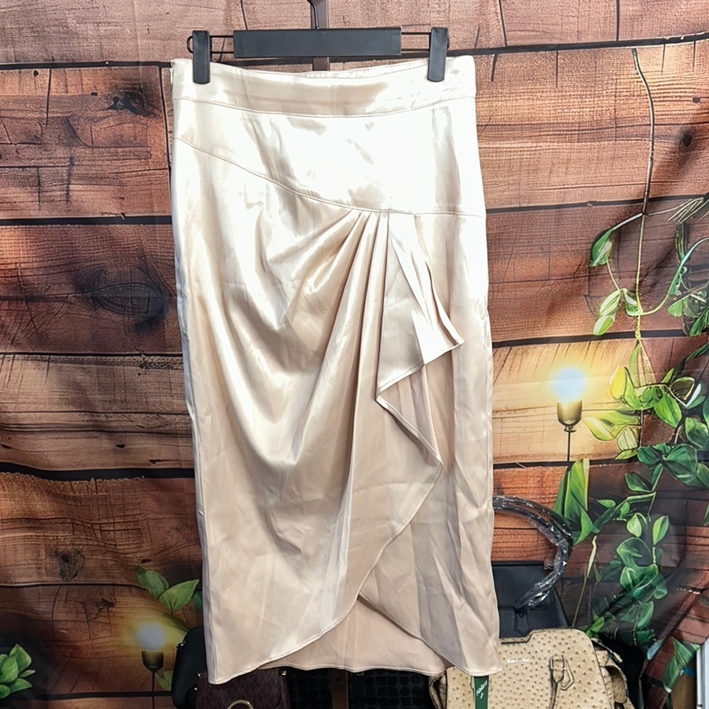 HALARA Cream Ruched Midi Skirt